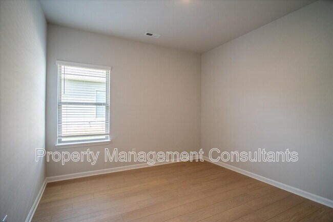 Building Photo - 22845 Dashwood Ln