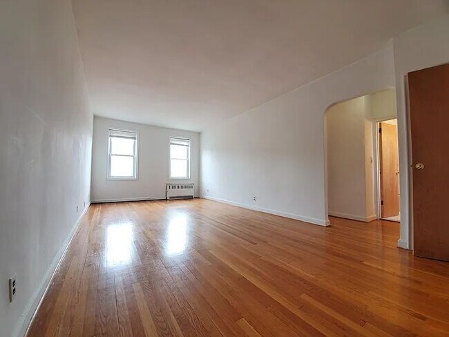 Building Photo - 1110A Lydig Ave