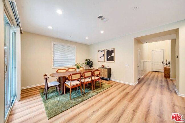 Building Photo - 25151 Golden Maple Dr