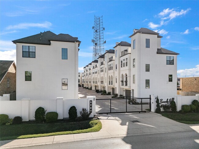 Building Photo - 3319 Beverly Frst Dr