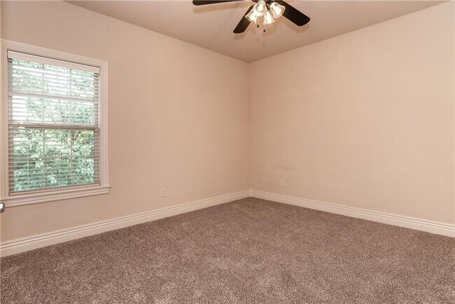 Building Photo - 3 Bedroom Bentonville home for Lease