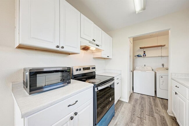 Building Photo - 107 W Brenham St