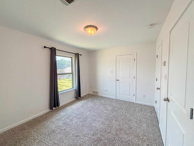 Building Photo - 6839 Hare Hill Dr