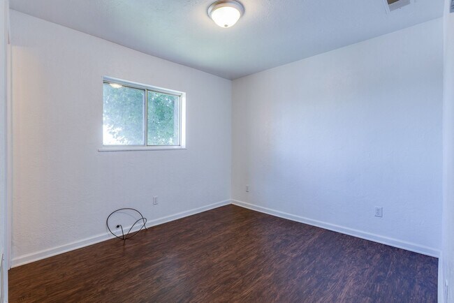 Building Photo - 707 Brownsville Rd