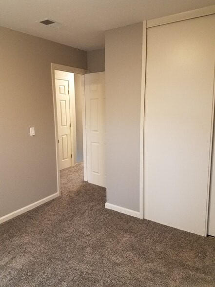 Building Photo - 2464 Beaufort Dr