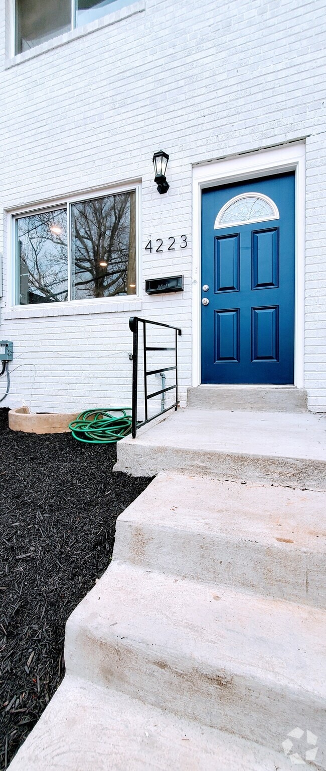 Building Photo - 4223 Gault Pl NE