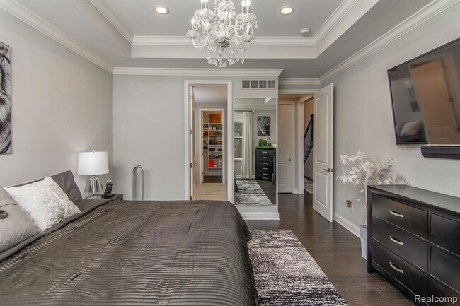 Building Photo - 53081 Enclave Cir