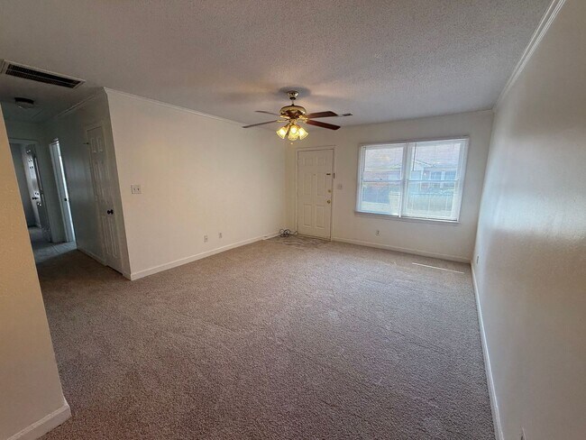 Building Photo - 1110 Chandler Dr