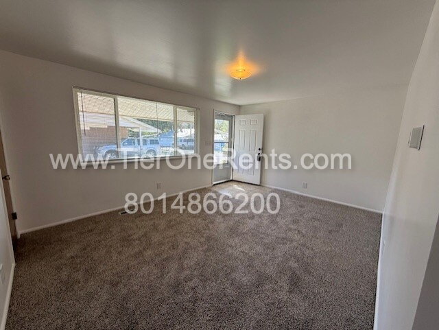 Building Photo - NO DEPOSIT option available for qualified ...