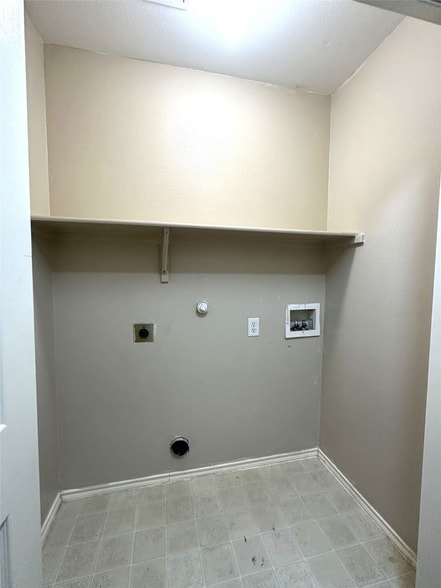 Building Photo - 822 Savage Dr