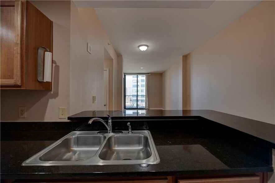 Building Photo - 3040 Peachtree Rd