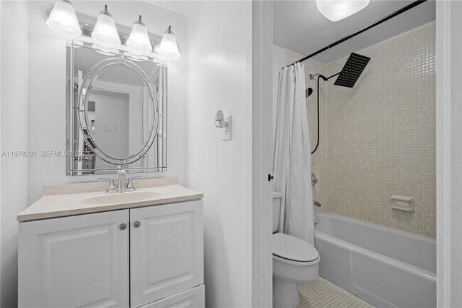 Building Photo - 2899 Collins Ave