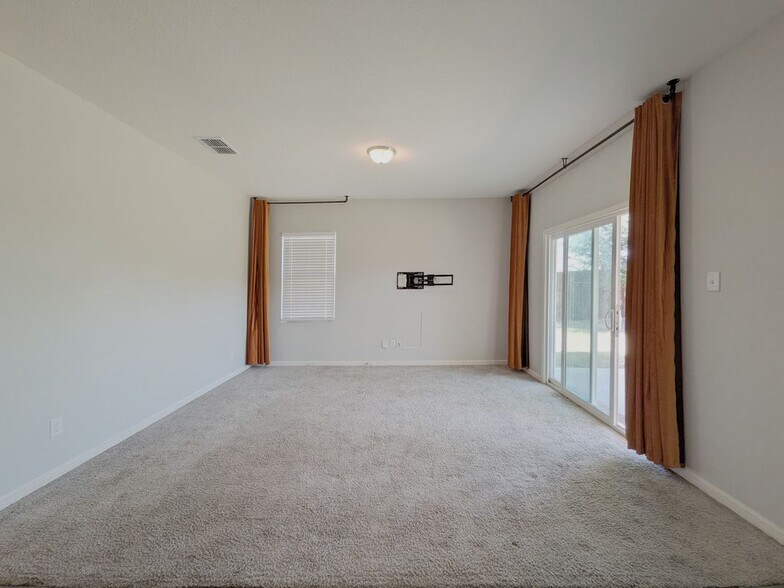 Building Photo - 2905 Aspen Dr