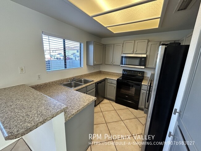 Building Photo - 3/2 Chandler Townhome *NEW* Paint & *NO* C...