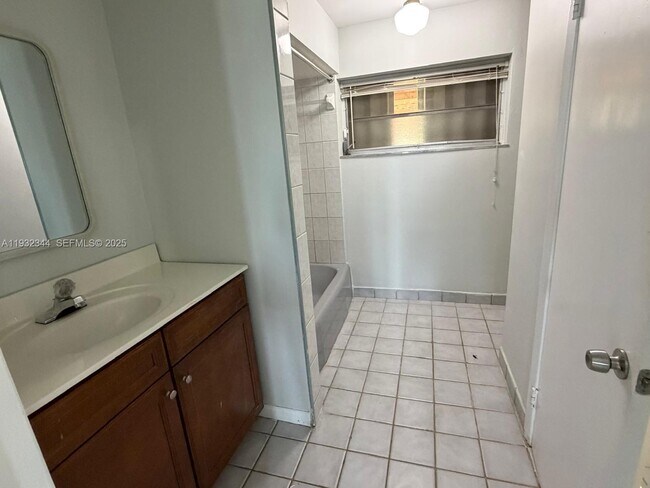 Building Photo - 16130 SW 108th Ct