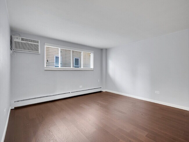 Building Photo - $1,625 - 1 Bed 1 Bath Condo Available Near...