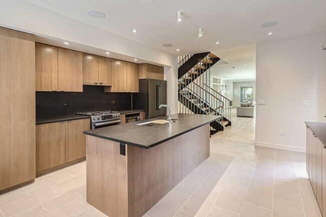 Building Photo - 3229 Quivas St