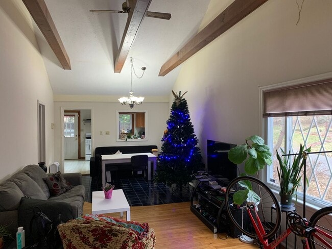 Building Photo - 3 bd/1.5 bath Charming Home just 4 blocks from IU Jacob's School of Music - Available August 2027!