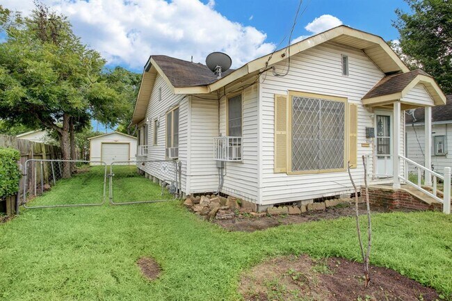 Building Photo - 3234 Simmons St