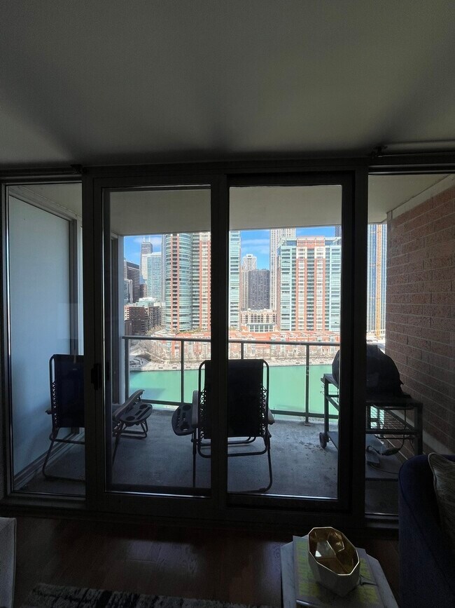 Building Photo - 420 E Waterside Dr