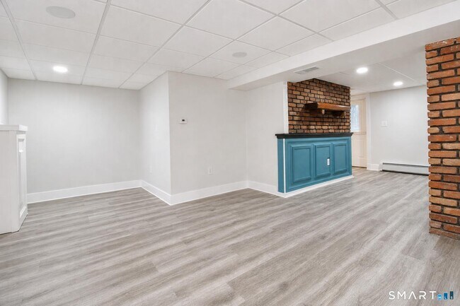 Building Photo - 90 Nantucket Dr