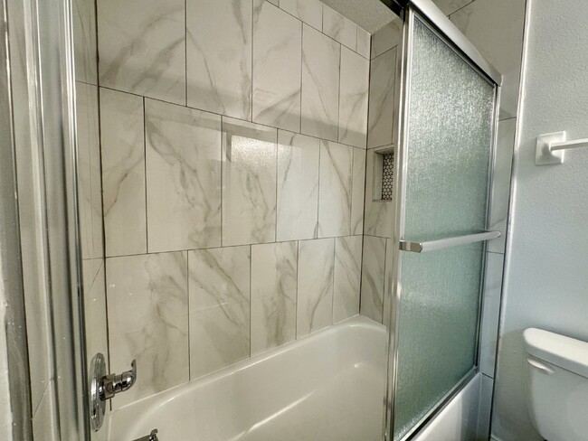 Building Photo - Fully renovated Townhome for Rent in Daven...