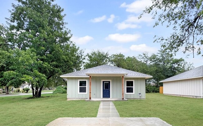 Primary Photo - 412 N Bickford Ave