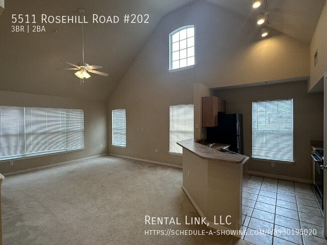 Building Photo - Charming 3-Bed, 2-Bath Condo with 1,499 Sq...