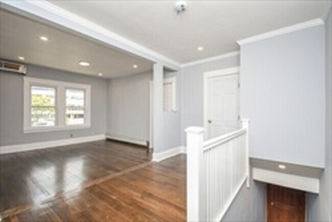 Building Photo - 44 eddy St