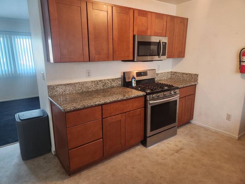 kitchen cook - 625 S Osage Ave