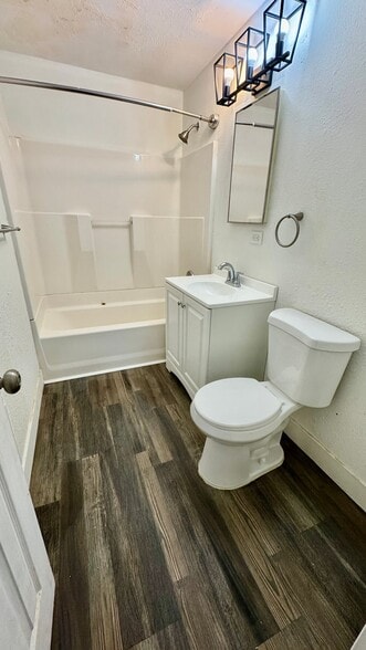 Building Photo - 505 Linden Dr