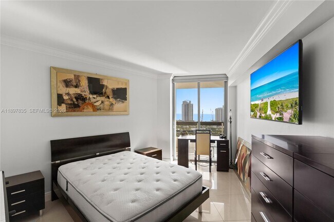 Building Photo - 19101 NE 36th Pl