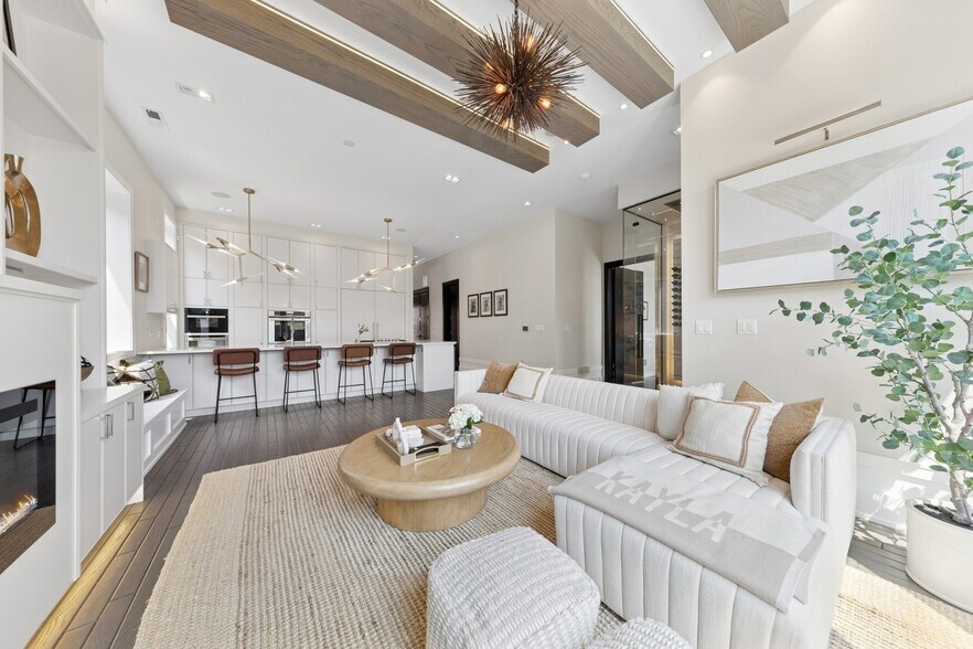 Building Photo - 2756 N Magnolia Ave