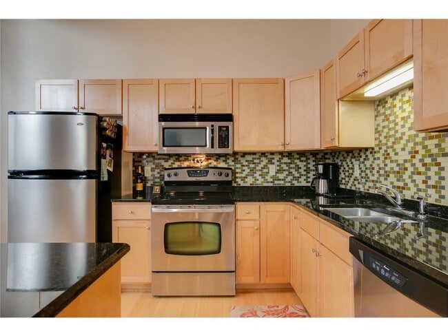 Building Photo - 521 S 7th St