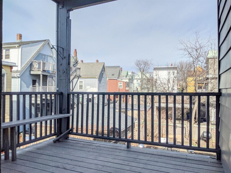 Building Photo - 21 Thorndike St