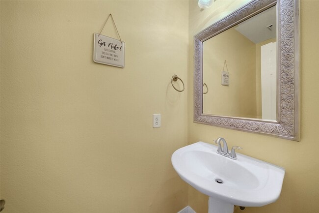 Building Photo - 16731 Creek Trail