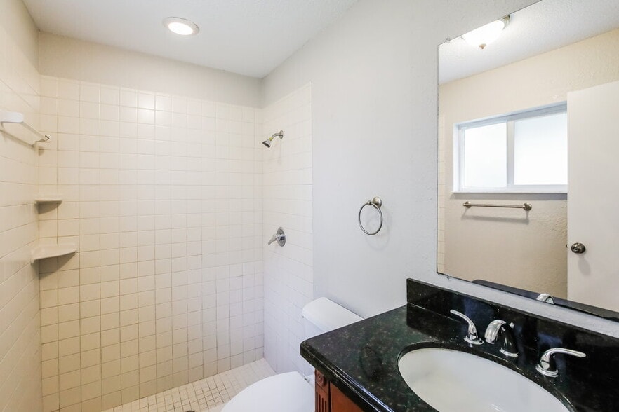 Building Photo - 11460 NW 40th Pl