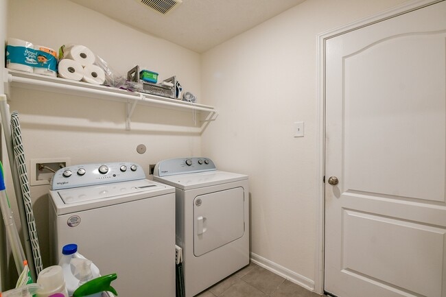 Building Photo - 6223 Topaz Pnes Trl