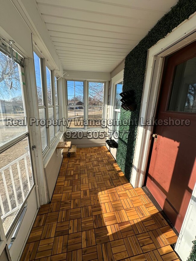 Building Photo - Updated 2 Bedroom Home | Great Location