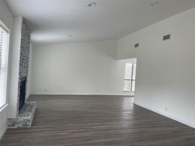 Building Photo - 3 Ridge Dr