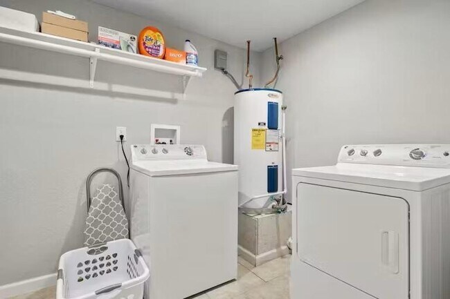 Building Photo - 15 Churchill Dr