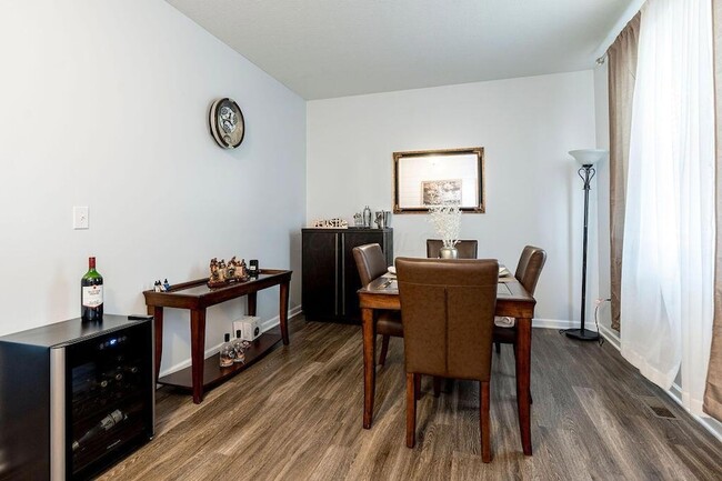 Building Photo - 123 Schellinger St