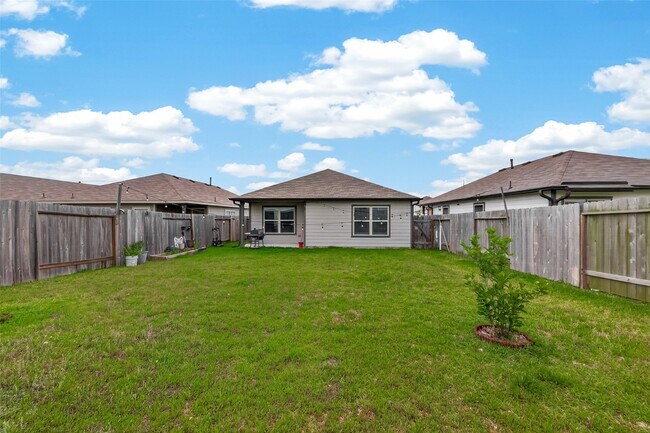 Building Photo - 10411 Meadow Saffron Dr