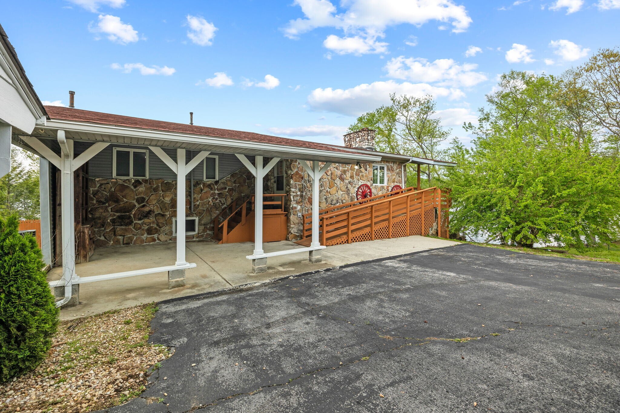 Building Photo - 258 Idlewild Dr