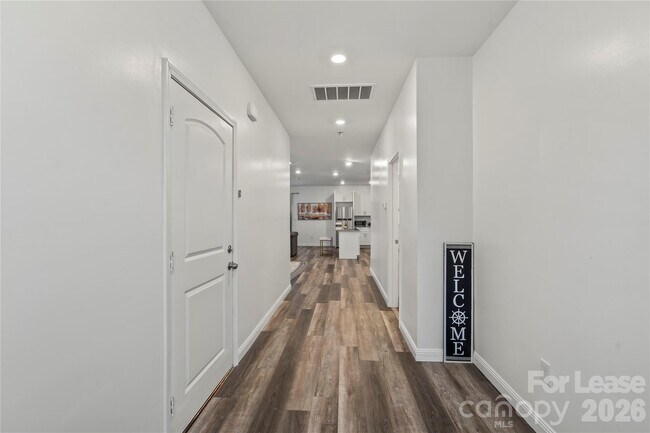 Building Photo - 2813 Ava Ave