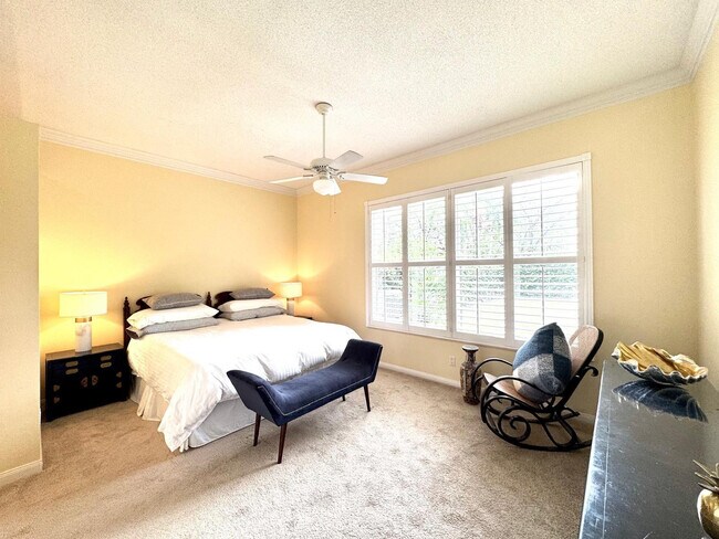 Building Photo - 2871 SW Brighton Way