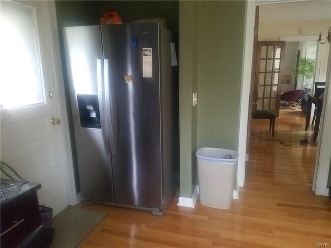 Building Photo - 208 Bassett St