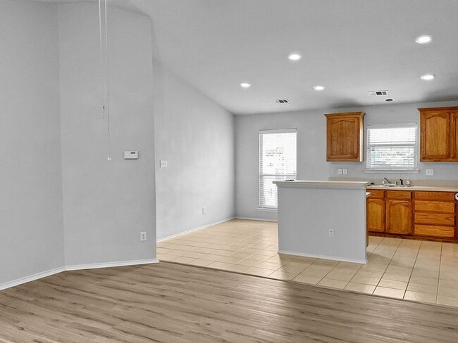 Building Photo - 6521 Regina Dr