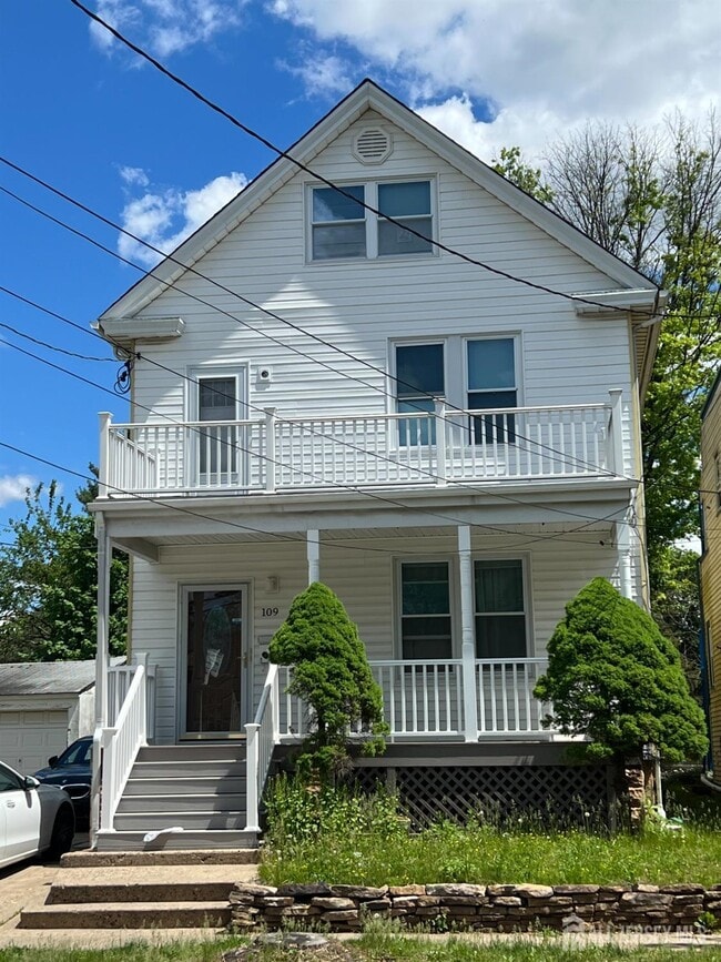 Primary Photo - 109 S 8th Ave