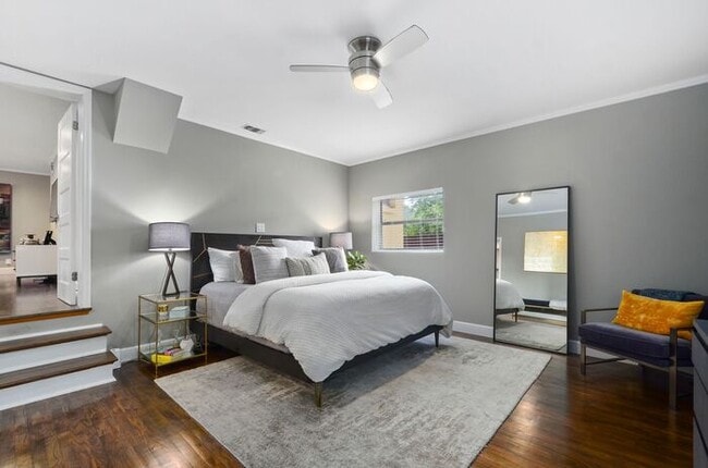 Building Photo - 2/2 condo downtown-Walk to Lake Eola